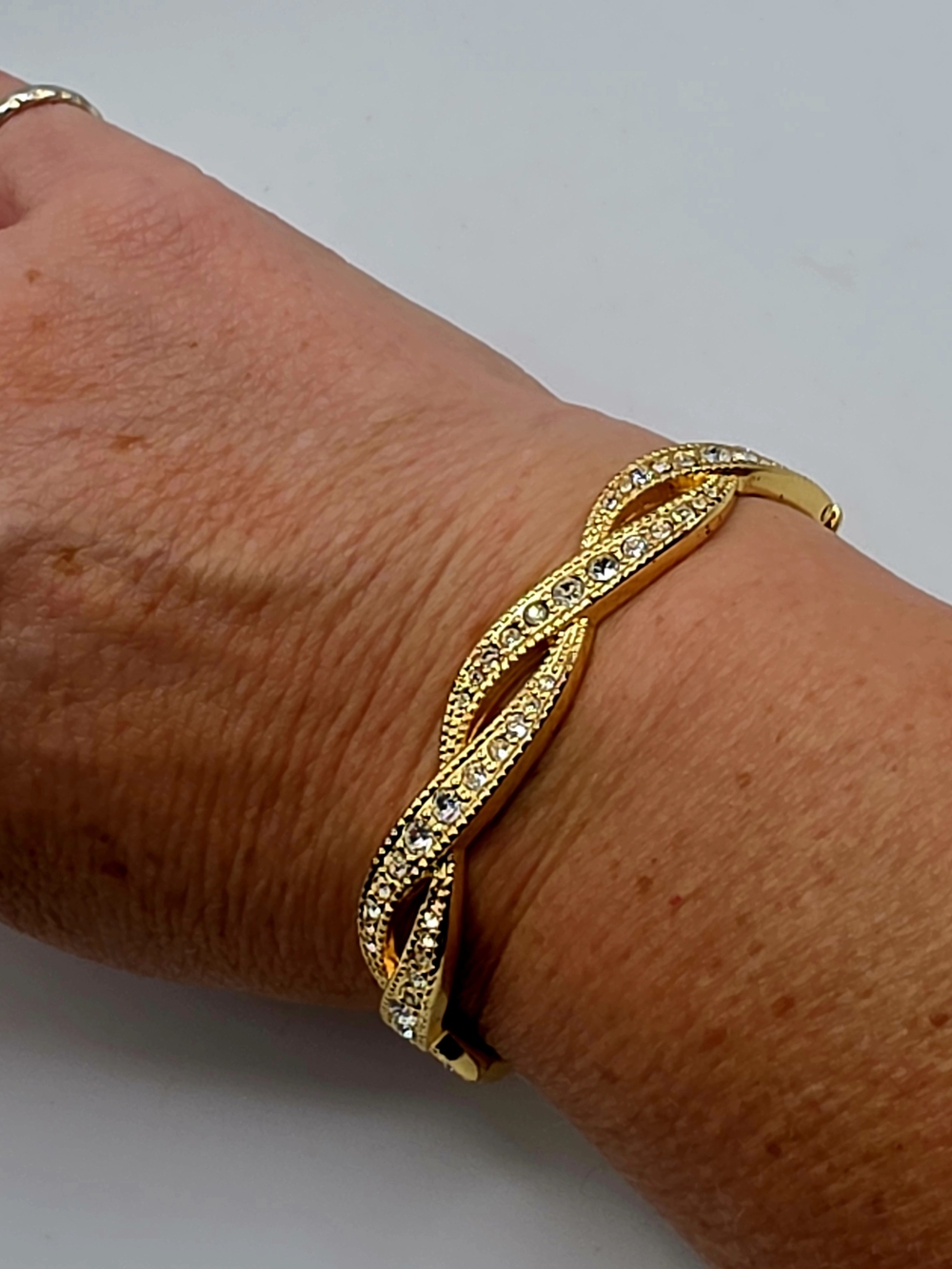 Source Unknown Gold Twisted Crystal Bangle Bracelet